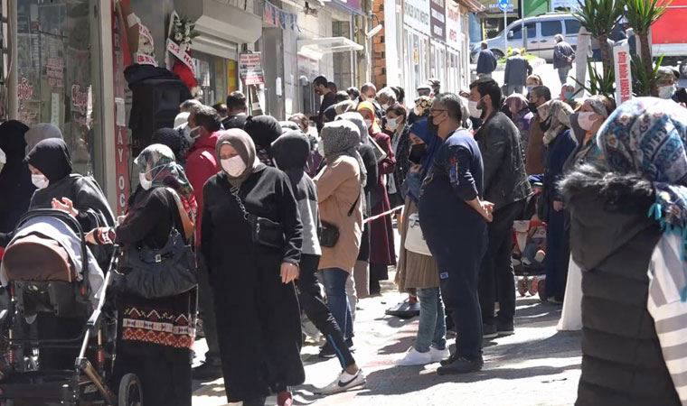 Covid-19 salgınını unutturan 'mesafesiz' indirim