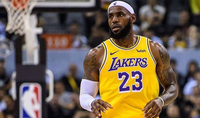 LeBron James'in oyuncu kartı 5,2 milyon dolara satıldı