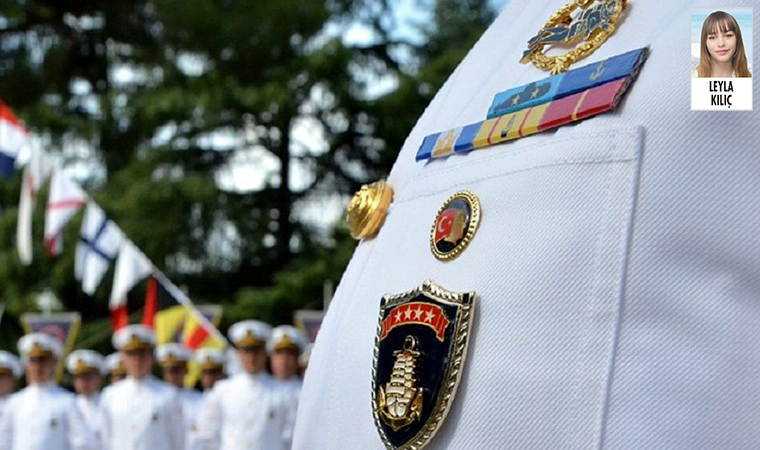 Amirallerin, yayımladıkları bildiri gerekçesiyle takılan elektronik kelepçeleri çıkarılıyor