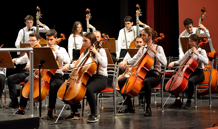 Tepebaşı’nda çocuk ve gençlik orkestrası çocuklara dokunuyor
