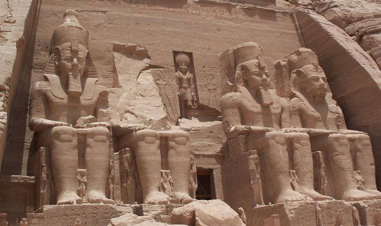Mısır'da ilk kez 2. Ramses'in de aralarında olduğu 18 kral ile 4 kraliçenin mumyası kortejle taşınacak