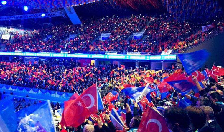 MetroPOLL'den son anket! 'Her 10 kişiden 8'i lebaleb AKP kongrelerini doğru bulmadı