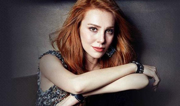 Elçin Sangu'dan 'aşı' göndermesi: Bize kilitleyecekler matmazel!