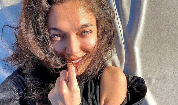 Koronavirüse yakalanan oyuncu Ceren Yılmaz hastaneye kaldırıldı