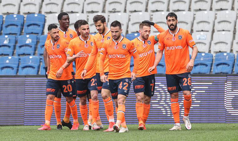 Başakşehir son dakikada gelen gollerle kazandı