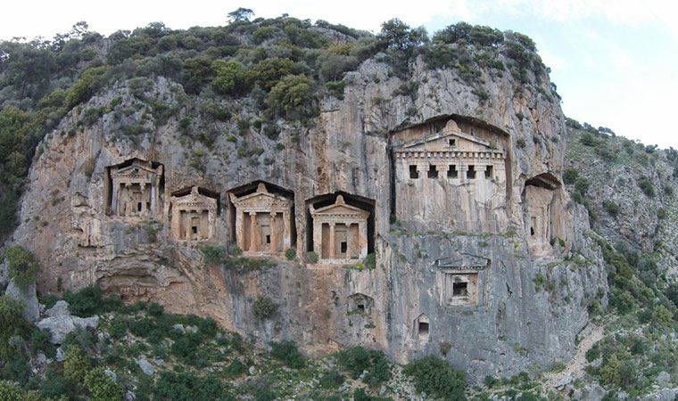 Kaunos Antik Kenti'ndeki kaya mezarları yok olma tehlikesiyle karşı karşıya