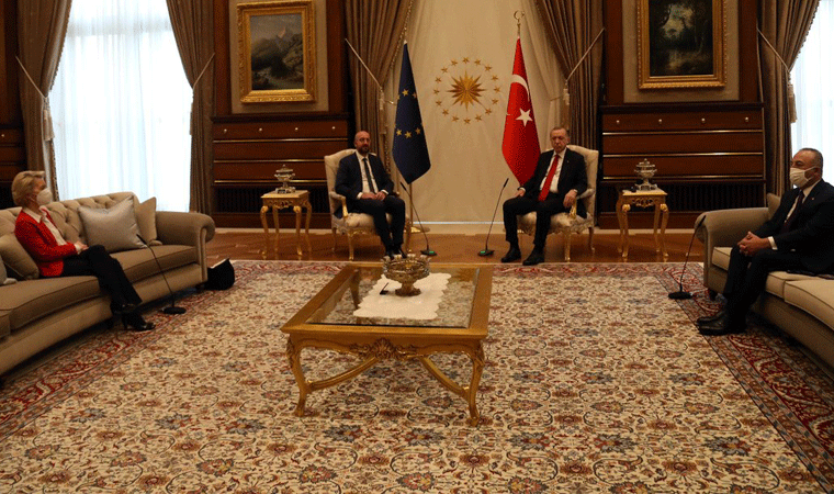 Erdoğan’la görüşmede üçlü koltuğa oturtulan Leyen'in sözcüsünden açıklama