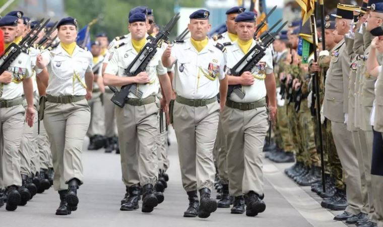 Fransa'da askerlerden yeni bildiri: İç savaş çıkacak, düzeni sağlayacağız