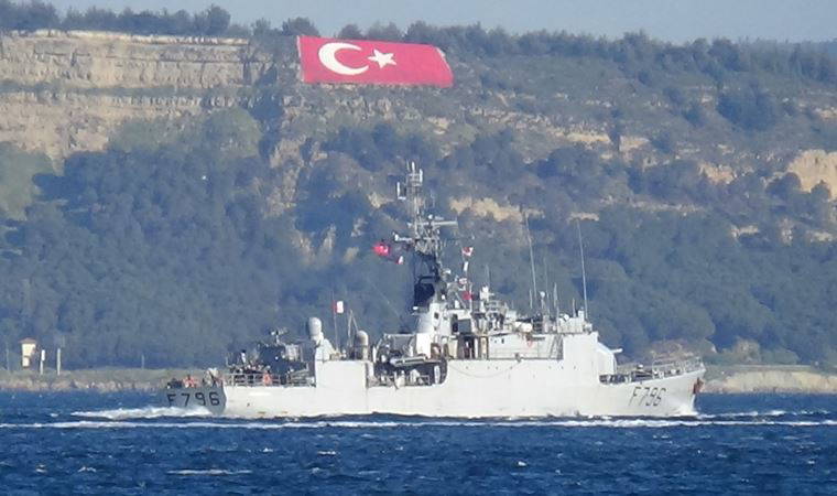 Fransız savaş gemisi, Çanakkale Boğazı’ndan geçti