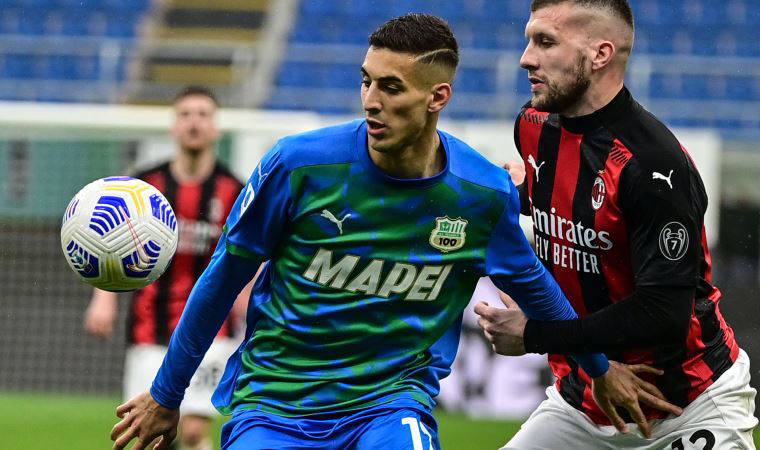 Milli futbolcu Mert Müldür'den sarı-lacivert kalp