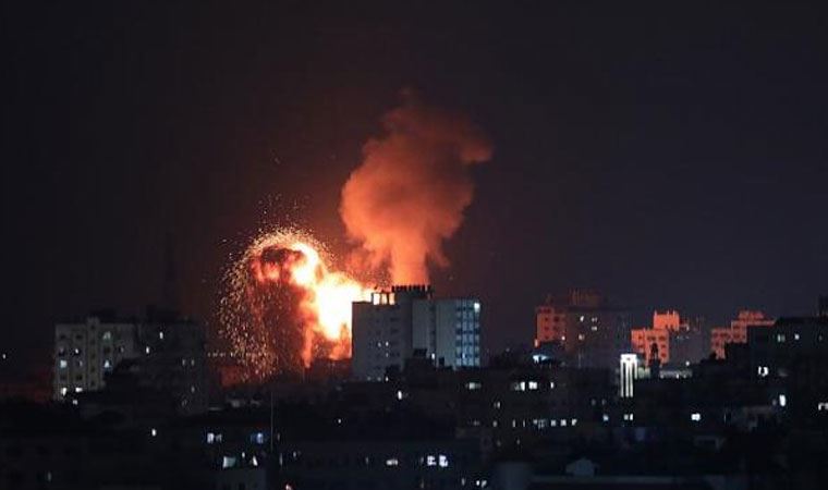 İsrail Gazze'ye saldırı düzenledi! Hamas Tel Aviv'e 130 roket attı