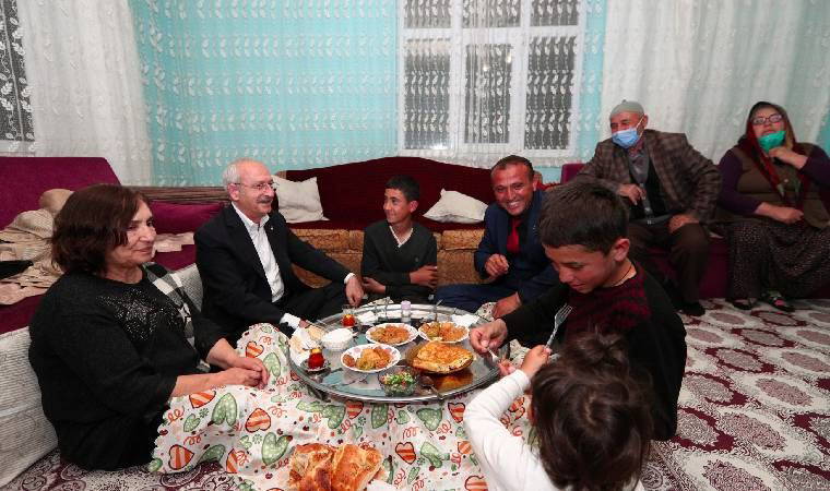 Kılıçdaroğlu, Çubuk’ta linç girişiminde kendisine evini açan aile ile iftar yaptı
