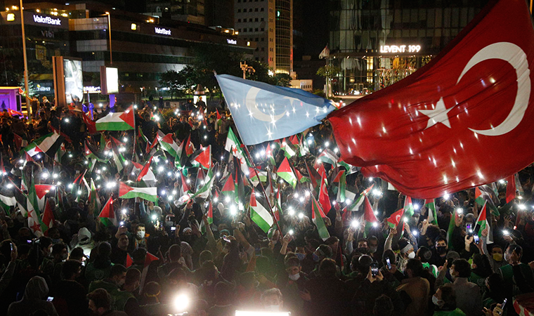 İstanbul'da gece yarısı büyük protesto