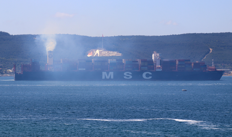 Çanakkale Boğazı, dev gemilerin geçişi için 9 saat tek yönlü trafiğe kapatıldı