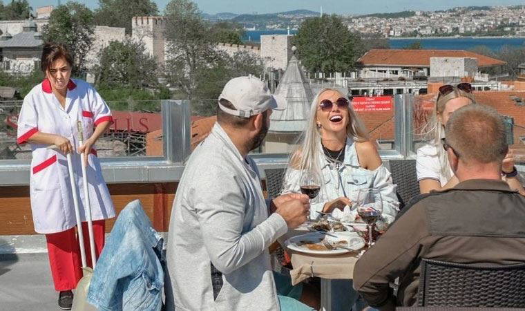 The Economist'ten tam kapanma yorumu: 'Turistlere kırmızı halı serildi'