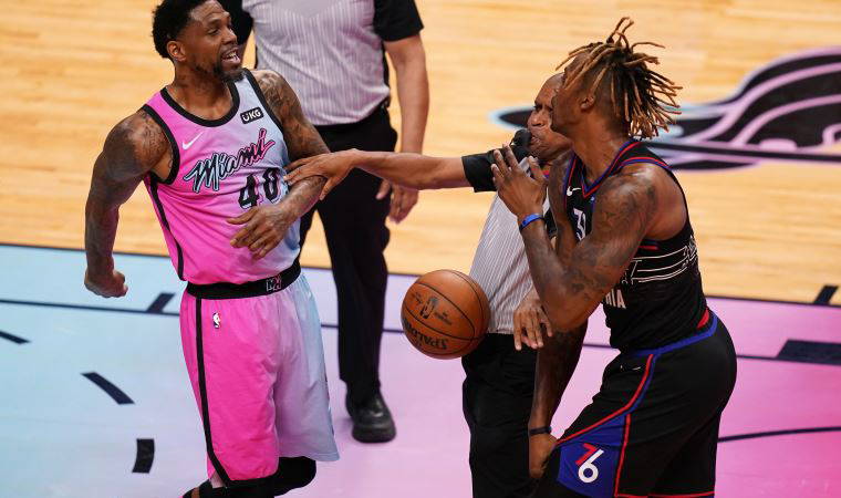 NBA’den Dwight Howard’a bir maç ceza