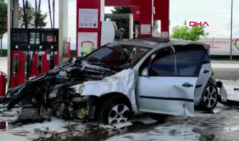 Son dakika... Otomobil akaryakıt istasyonuna girdi