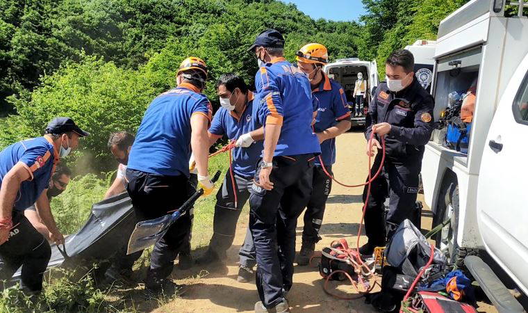 Kayıp olarak aranırken gölete uçan aracında cesedi bulundu