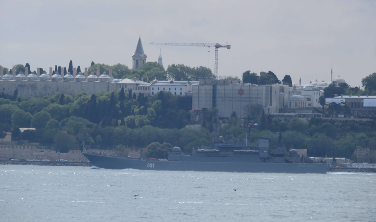 Rus savaş gemisi İstanbul Boğazı'ndan geçti (18.05.2021)