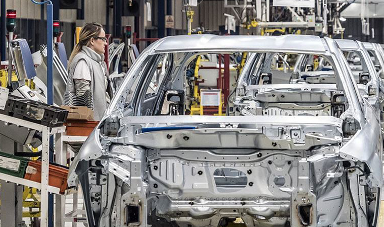 Fitch açıkladı: Otomobil üretiminde çip krizi