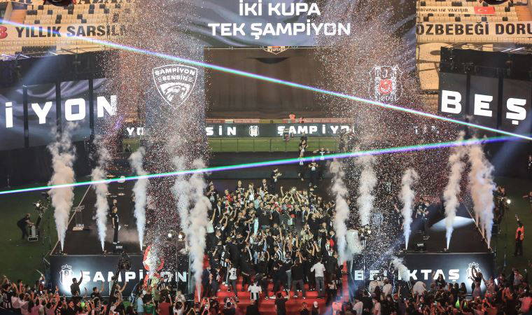 Süper Lig şampiyonu Beşiktaş kupasını aldı