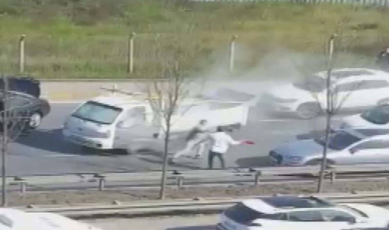 Beykoz'da trafikte yol verme kavgası; önce tekme sonra yangın söndürme tüpüyle saldırdı
