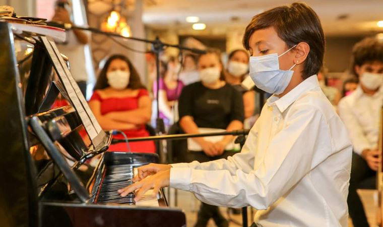 Bucalı gençler İtalya'dan bilim ve sanat ödülü ile döndü