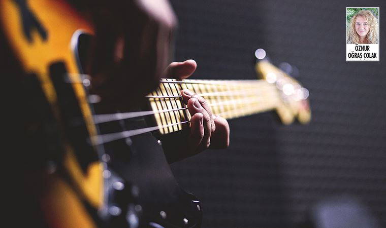 Pandemide ekonomik sıkıntılardan intihar eden müzisyenler anıldı