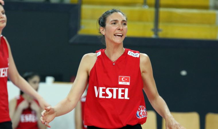 Naz Aydemir Akyol ve Hande Baladın: 