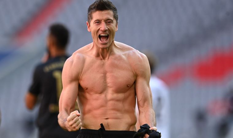 Robert Lewandowski, kırdığı rekorla Bundesliga tarihine geçti