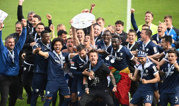 Almanya'da Bundesliga'ya yükselen ilk takımlar, Bochum ve Greuther Fürth oldu