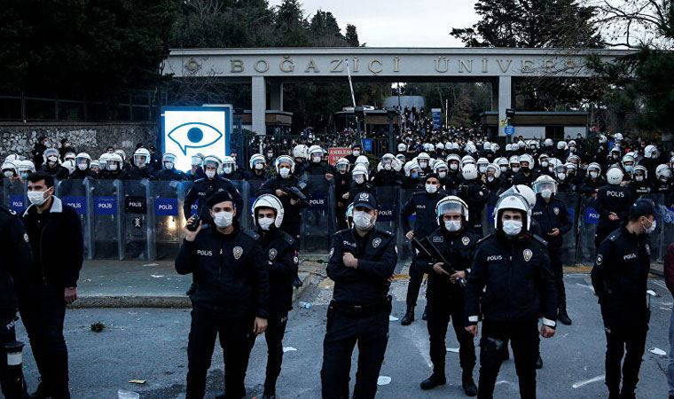 Üniversite kampüslerini güvenlik kameraları ve polislerle çevrelediler