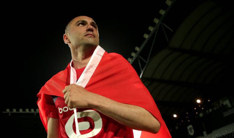 Burak Yılmaz, şampiyonluk öncesi başarı dileyen Güneş'e teşekkür etti