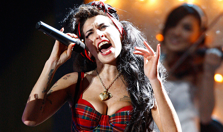 Amy Winehouse'un arkadaşı her şeyi anlattı: Turneye çıkmaya zorlanmış