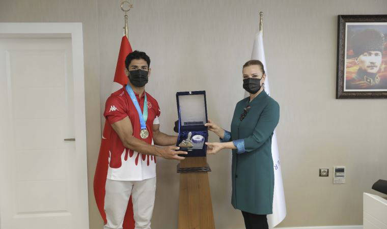 İranlı rakibi dopingli çıkınca Türk sporcu Wushu Dünya Şampiyonu oldu