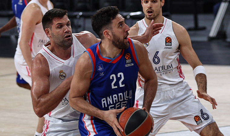 Anadolu Efes'te Vasilije Micic, EuroLeague'in MVP'si seçildi