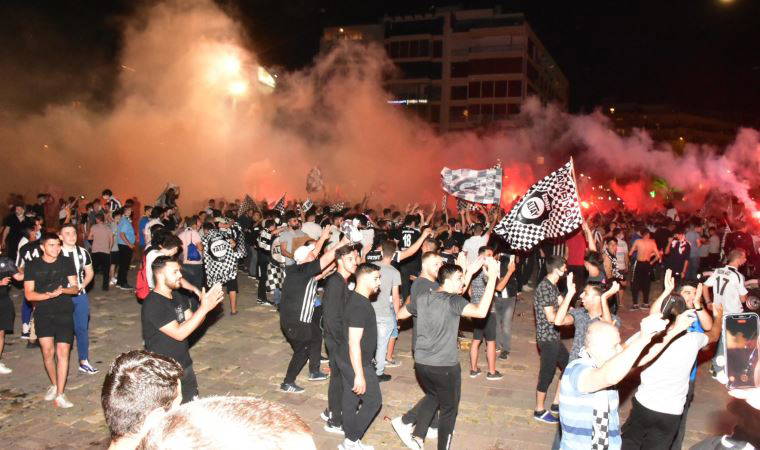 Altaylı taraftarlar şampiyonluğun ardından İzmir sokaklarına döküldü