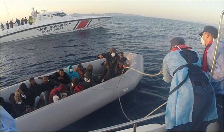 İzmir'de Türk kara sularına itilen 21 sığınmacı kurtarıldı