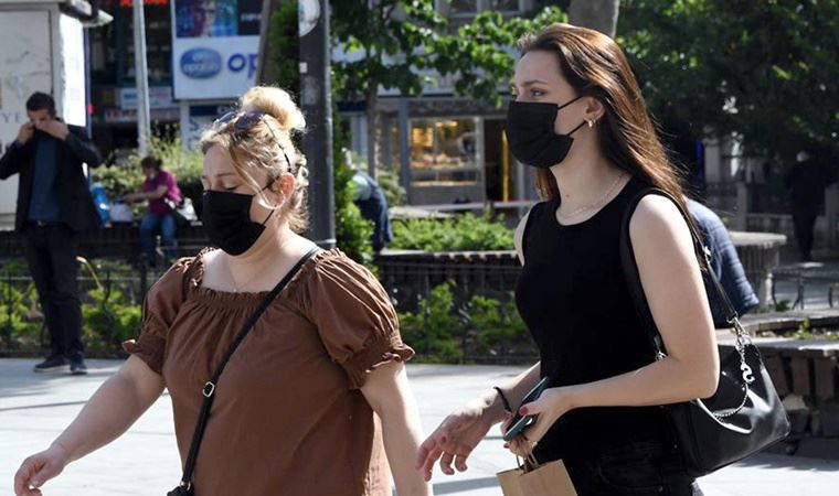 Doç. Dr. Altıntaş: Aşı oldum rehavetine kapılıp, maskeyi çıkarmayın