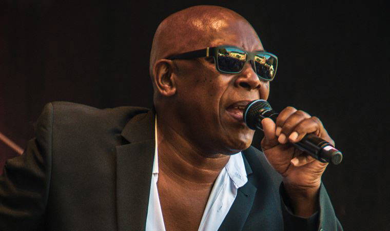 Ünlü müzik grubu Milli Vanilli'nin solisti John Davis koronavirüs nedeni ile yaşamını yitirdi