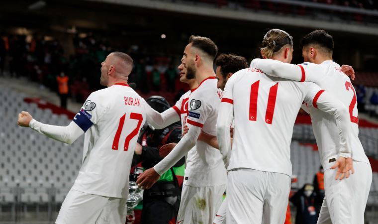 A Milli Takım, ünlü komedyen Cem Yılmaz ile neşeli bir akşam geçirdi