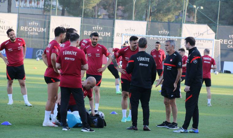 A Milli Futbol Takımı'nda Şenol Güneş'ten oyunculara uyarı