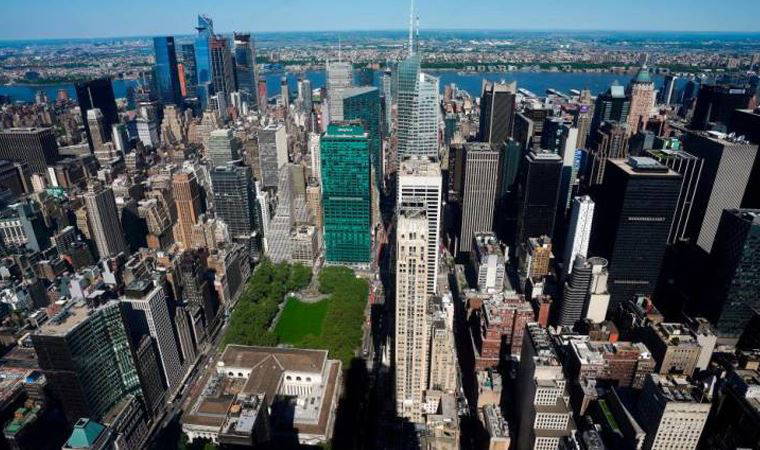 New York'un milyarderler sokağında evsizler kazandı