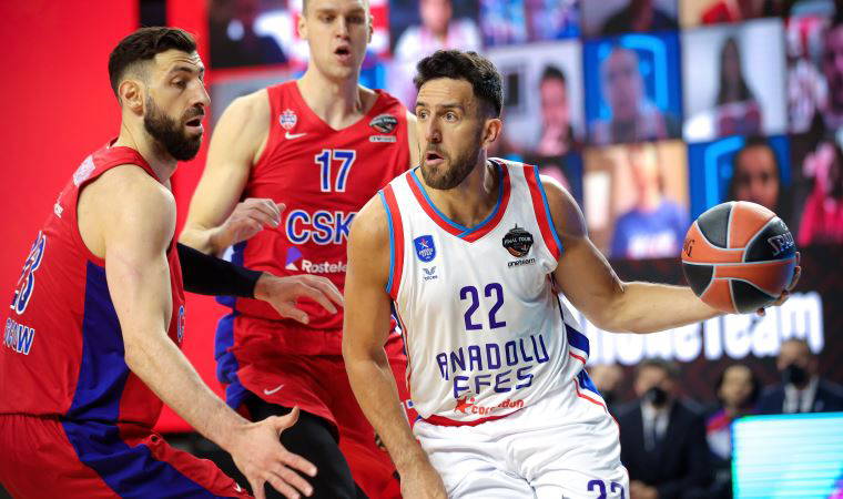 Anadolu Efes'te Vasilije Micic'e bir ödül daha