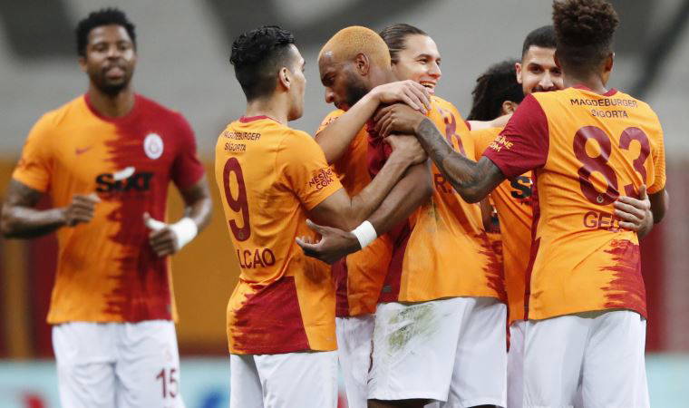 Galatasaray'da sözleşmesi biten 12 futbolcu serbest kaldı