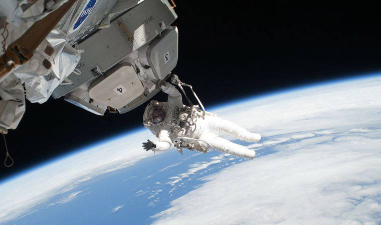 14 ay uzayda bekletilen şarap açık artırmaya çıkıyor