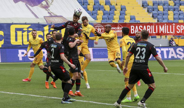 Süper Lig'de başkent ekipleri "ateş hattında"