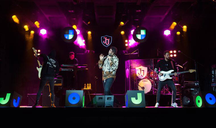 İster tek başına, ister arkadaşlarınla