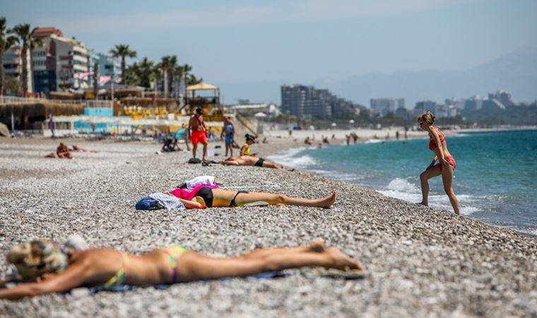 Turistlerde muafiyet mutluluğu: Sokaklar bomboş, güneş ve deniz muhteşem