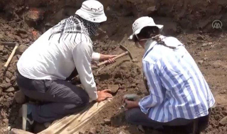 Metropolis Antik Kenti'nde 1800 yıllık kadın heykeli bulundu